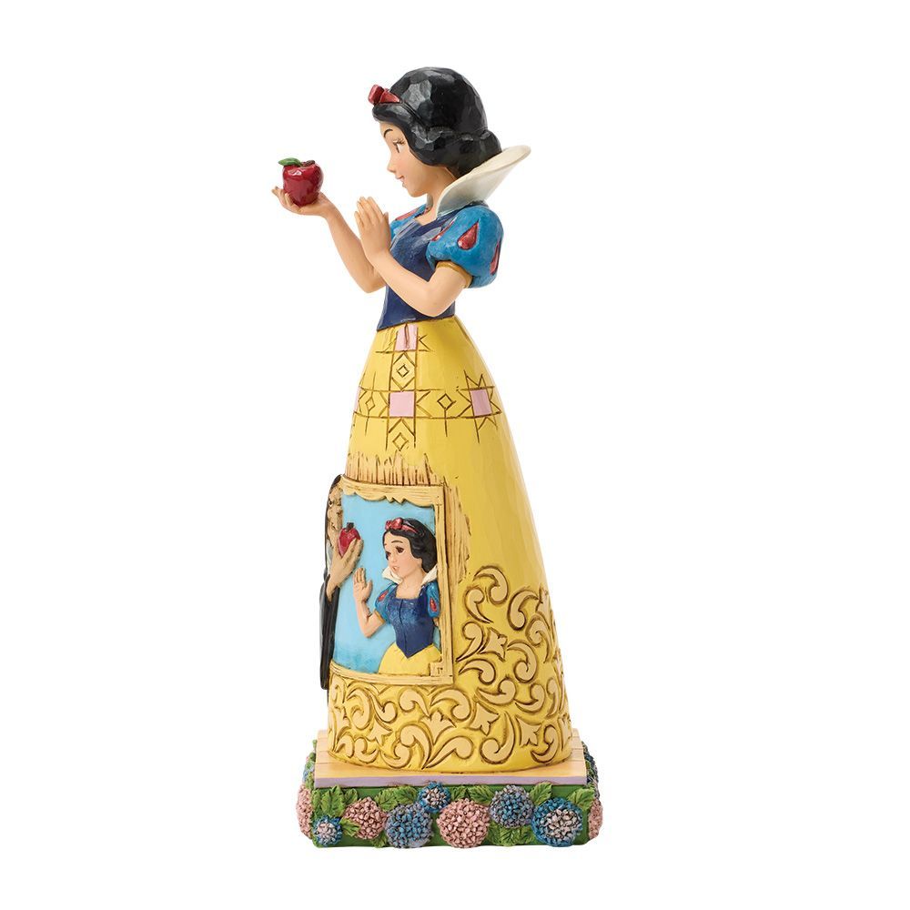 Disney Traditions – Snow White Apple With Dress Scene – Figurine - Afbeelding 4